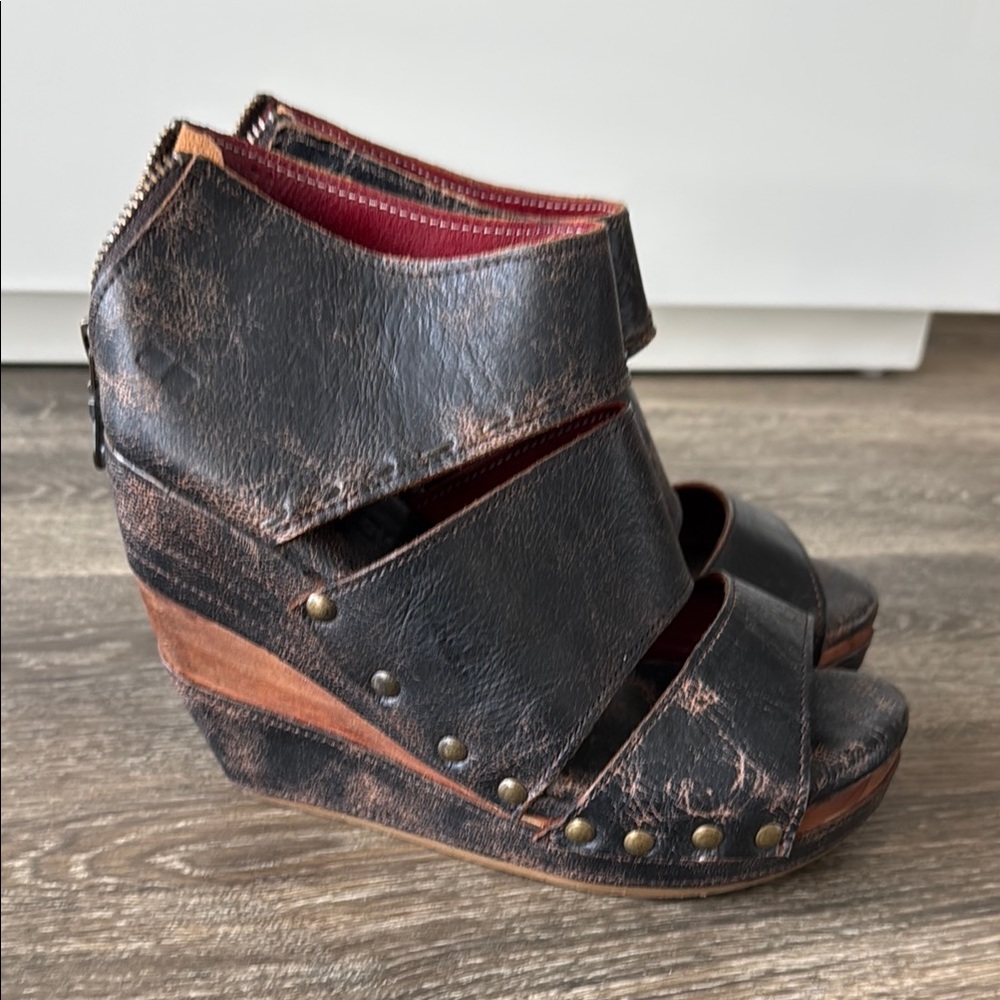 Brand New Bedstu Jessie Wedge Sandals